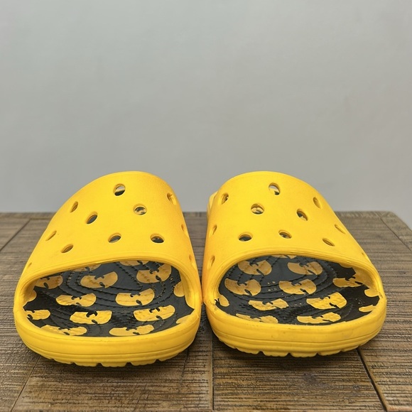 Crocs x Batman yellow black iconic comfort slides, men size 4 women size 6 - Picture 2 of 8